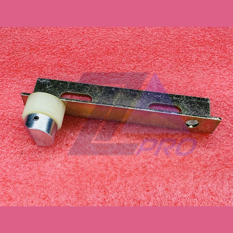 Кронштейн двери больничного лифта верхний левый 053Н.03.10.300А-01 ЩЛЗ