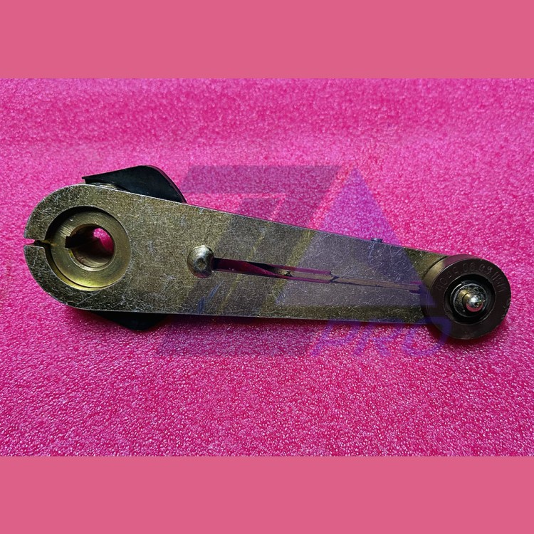 Рычаг привода дверей кабины проем 700мм цилиндр 0412Щ.03.11.020Р-02 ЩЛЗ