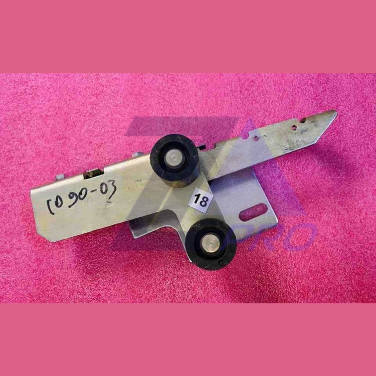 Замок ДШ малой створки левый 0411.46.11.090-03 МЛЗ