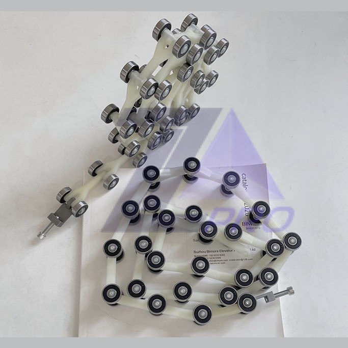 Цепь огибающая балюстрады поручня эскалатора L=1160мм, Y-звено, 25 пар роликов, шаг 45мм TravelMaster KM51176150V012 Kone